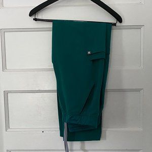 Medium Figs Axim Scrub Bottom - Hunter Green